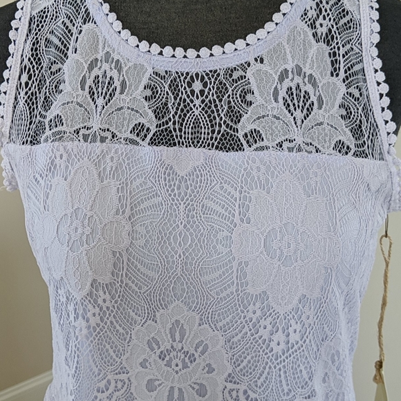 PRICE DROP Lace top - Picture 3 of 4